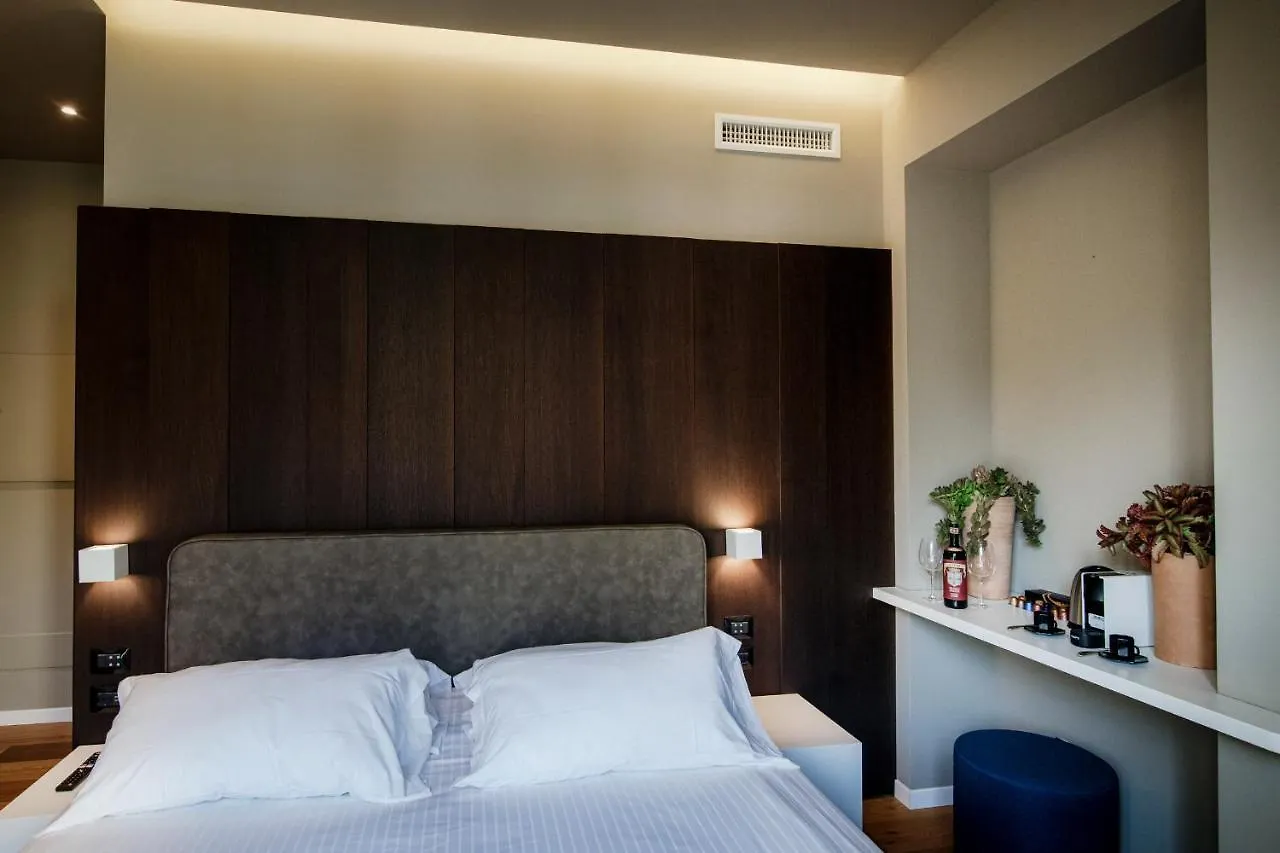 Ama 18 Rooms - The House Of Travelers- Como 0*,