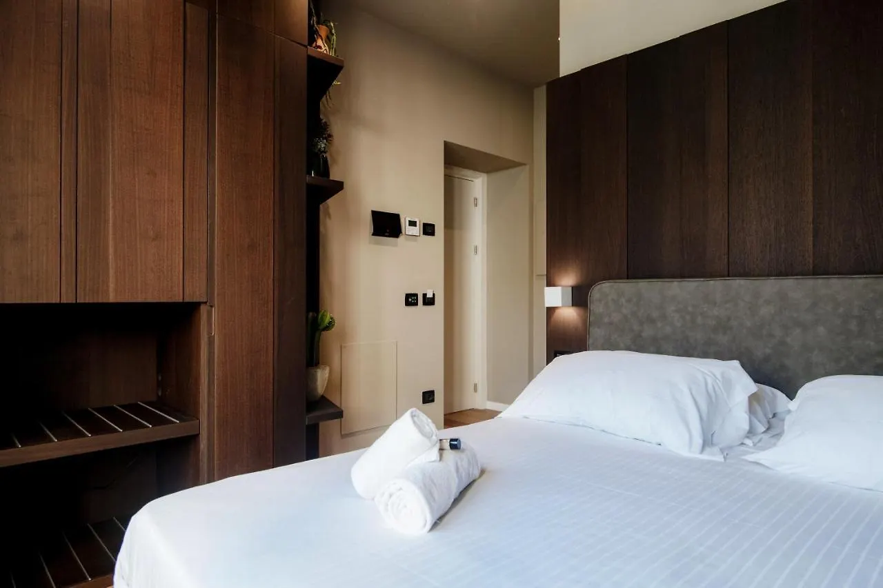 Ama 18 Rooms - The House Of Travelers- Como 0*,