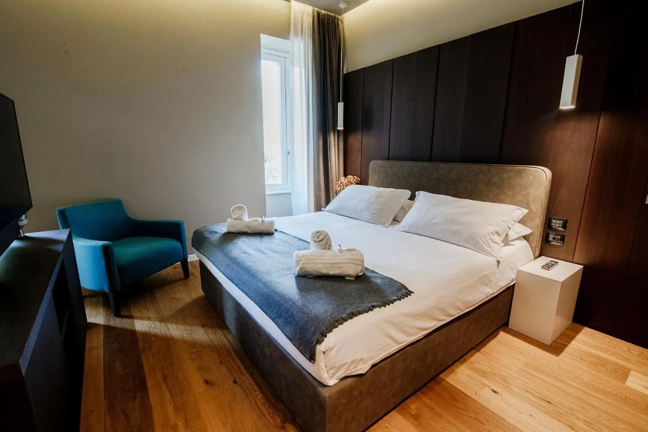 Ama 18 Rooms - The House Of Travelers- Como Pensjonat