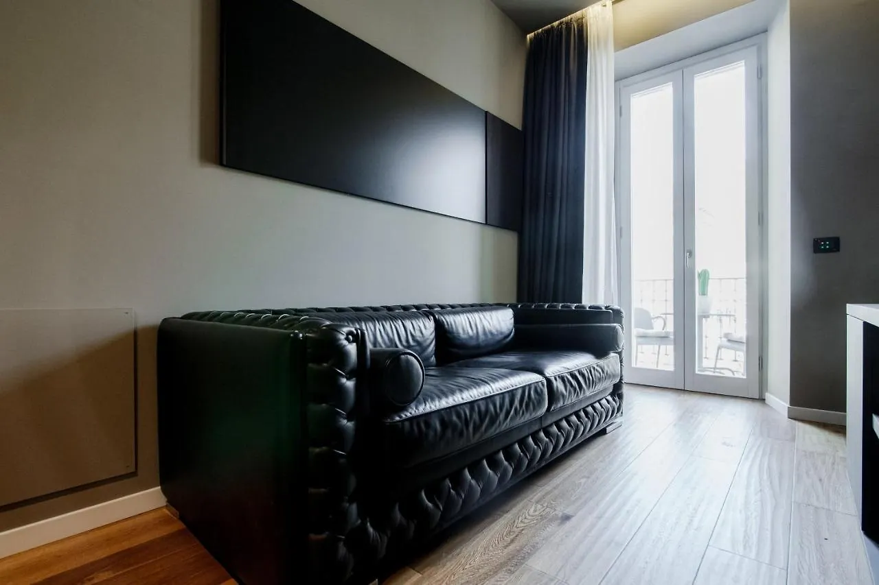 Pensjonat Ama 18 Rooms - The House Of Travelers- Como