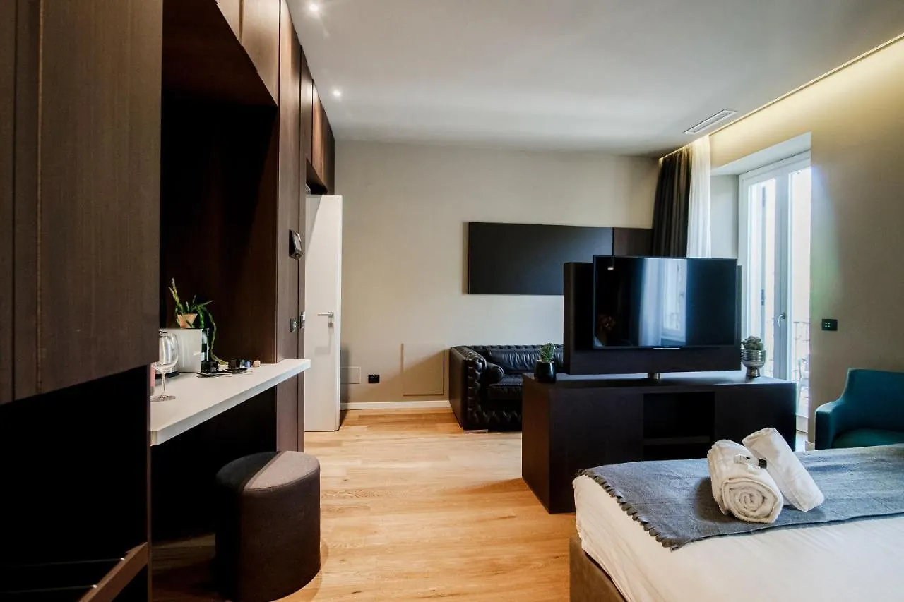 Ama 18 Rooms - The House Of Travelers- Como 0*,