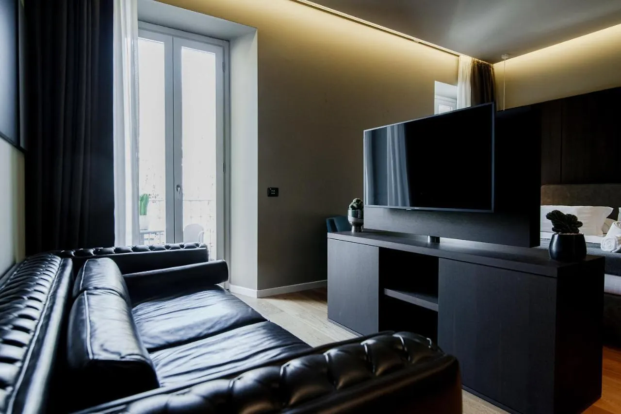 Ama 18 Rooms - The House Of Travelers- Como 0*,  Włochy