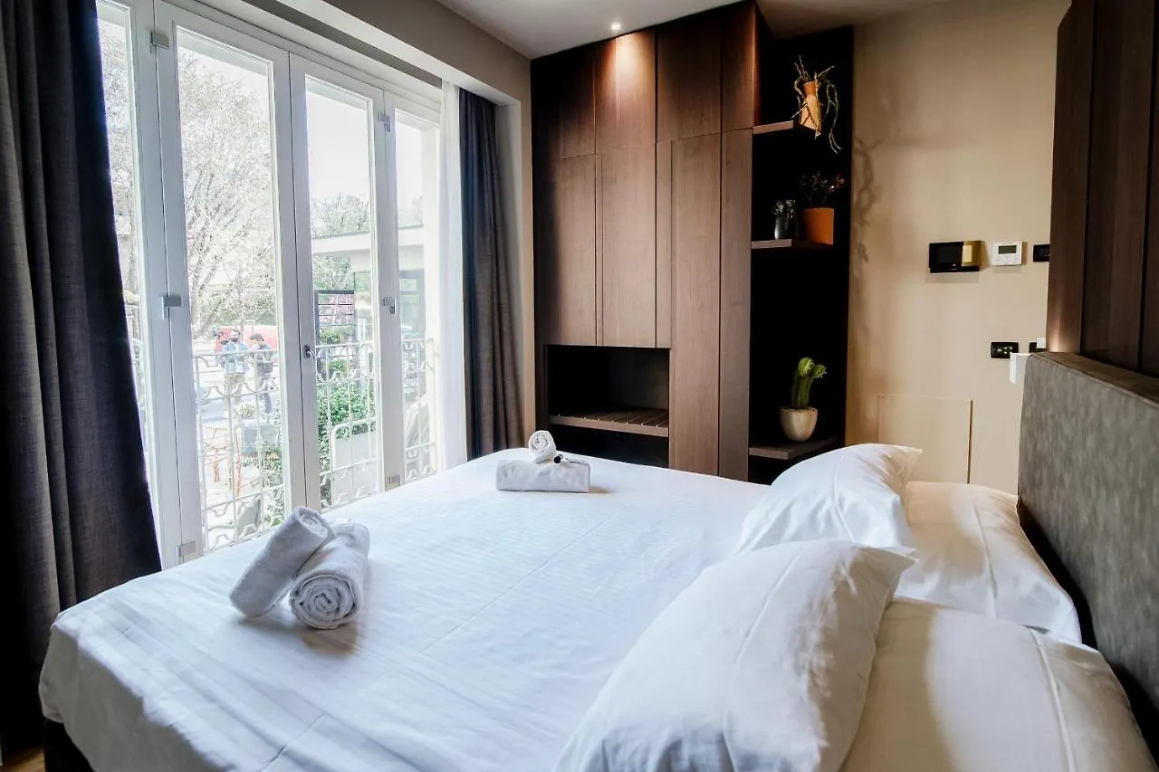 Ama 18 Rooms - The House Of Travelers- Como Pensjonat