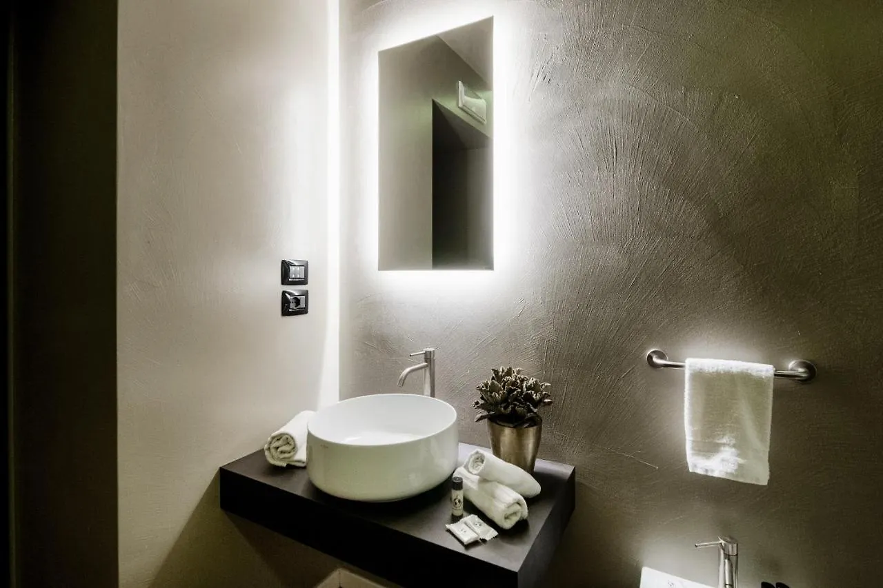 Ama 18 Rooms - The House Of Travelers- Como Pensjonat