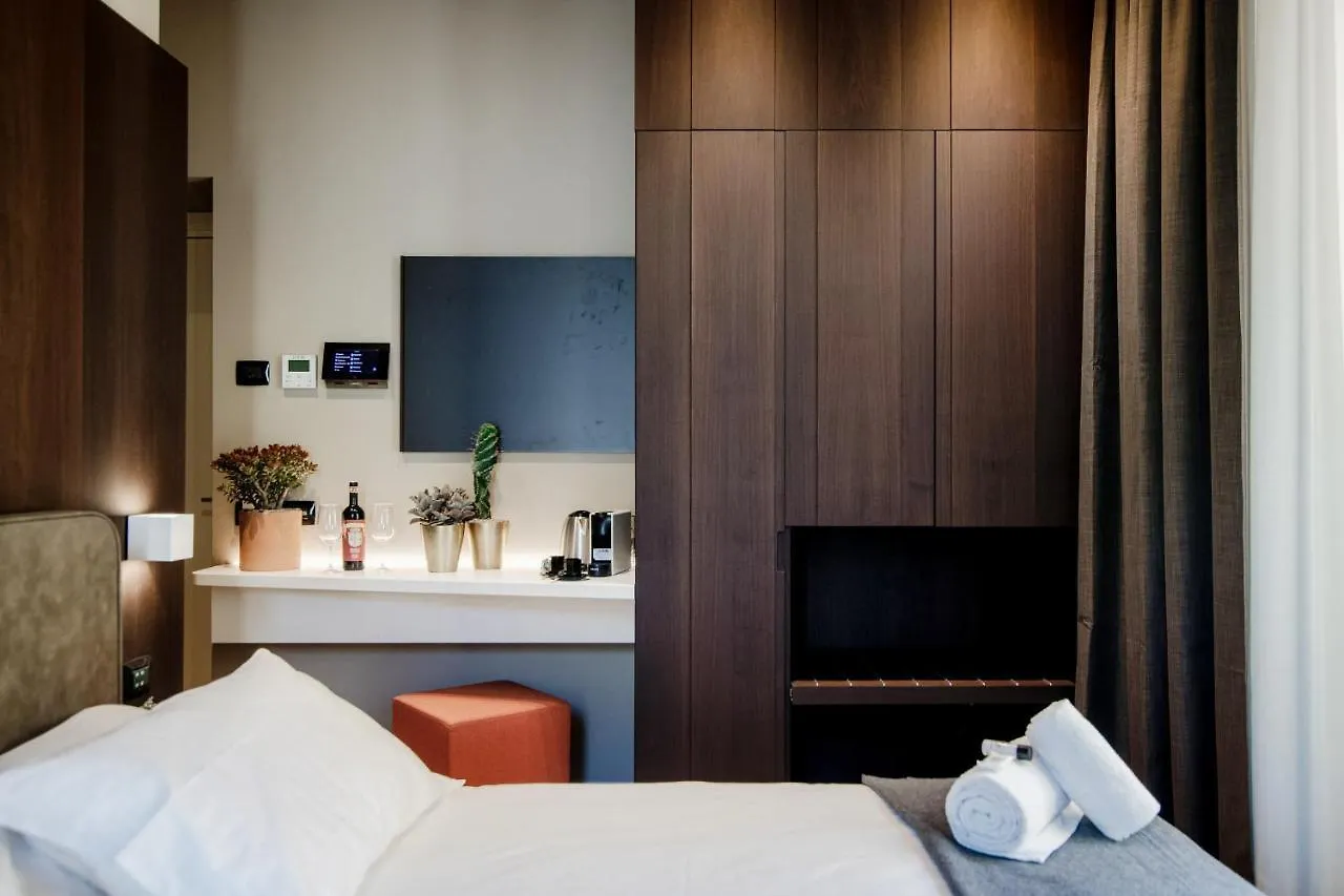 Ama 18 Rooms - The House Of Travelers- Como 0*,