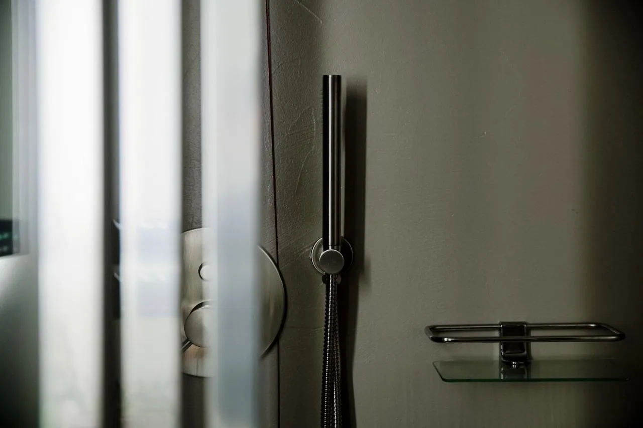 Ama 18 Rooms - The House Of Travelers- Como Włochy