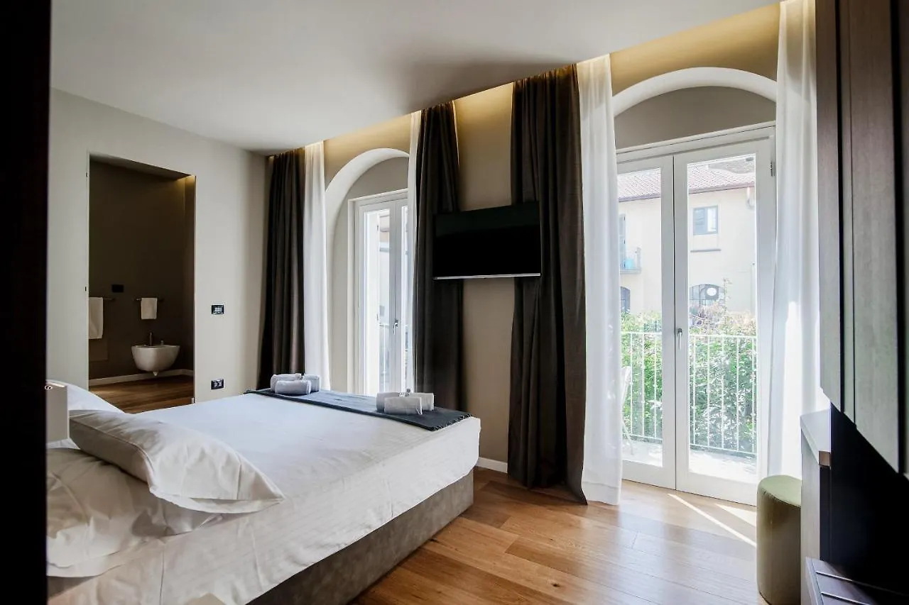 Pensjonat Ama 18 Rooms - The House Of Travelers- Como