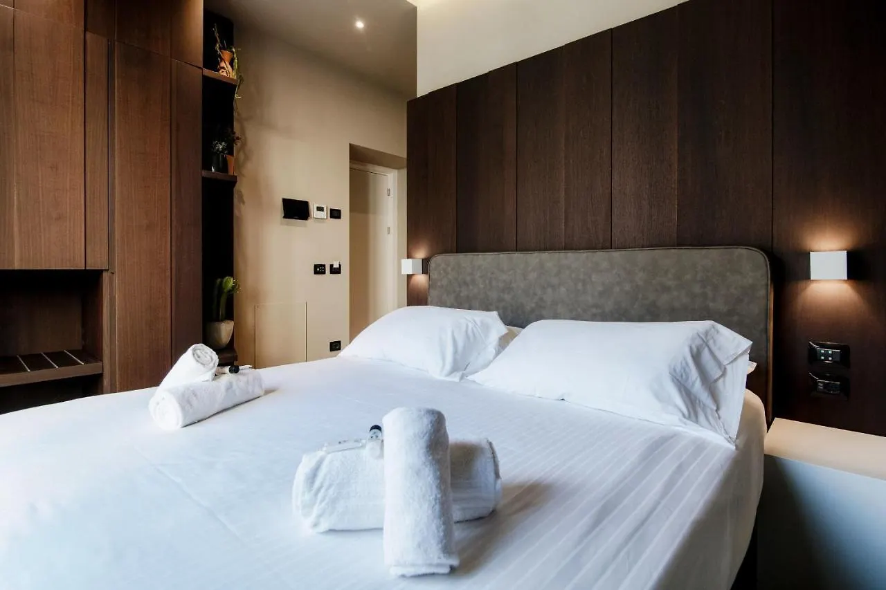 Ama 18 Rooms - The House Of Travelers- Como