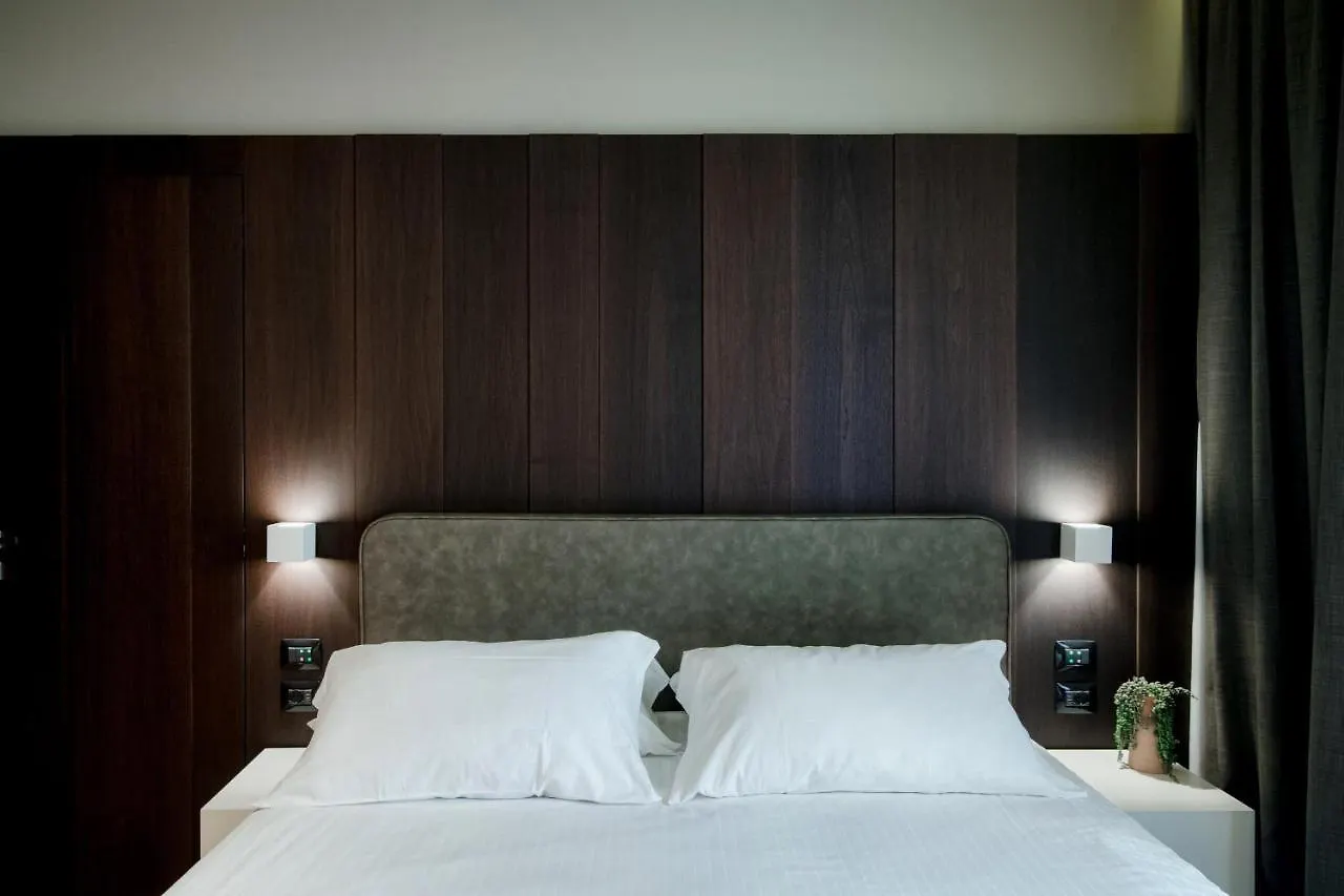 Ama 18 Rooms - The House Of Travelers- Como Pensjonat