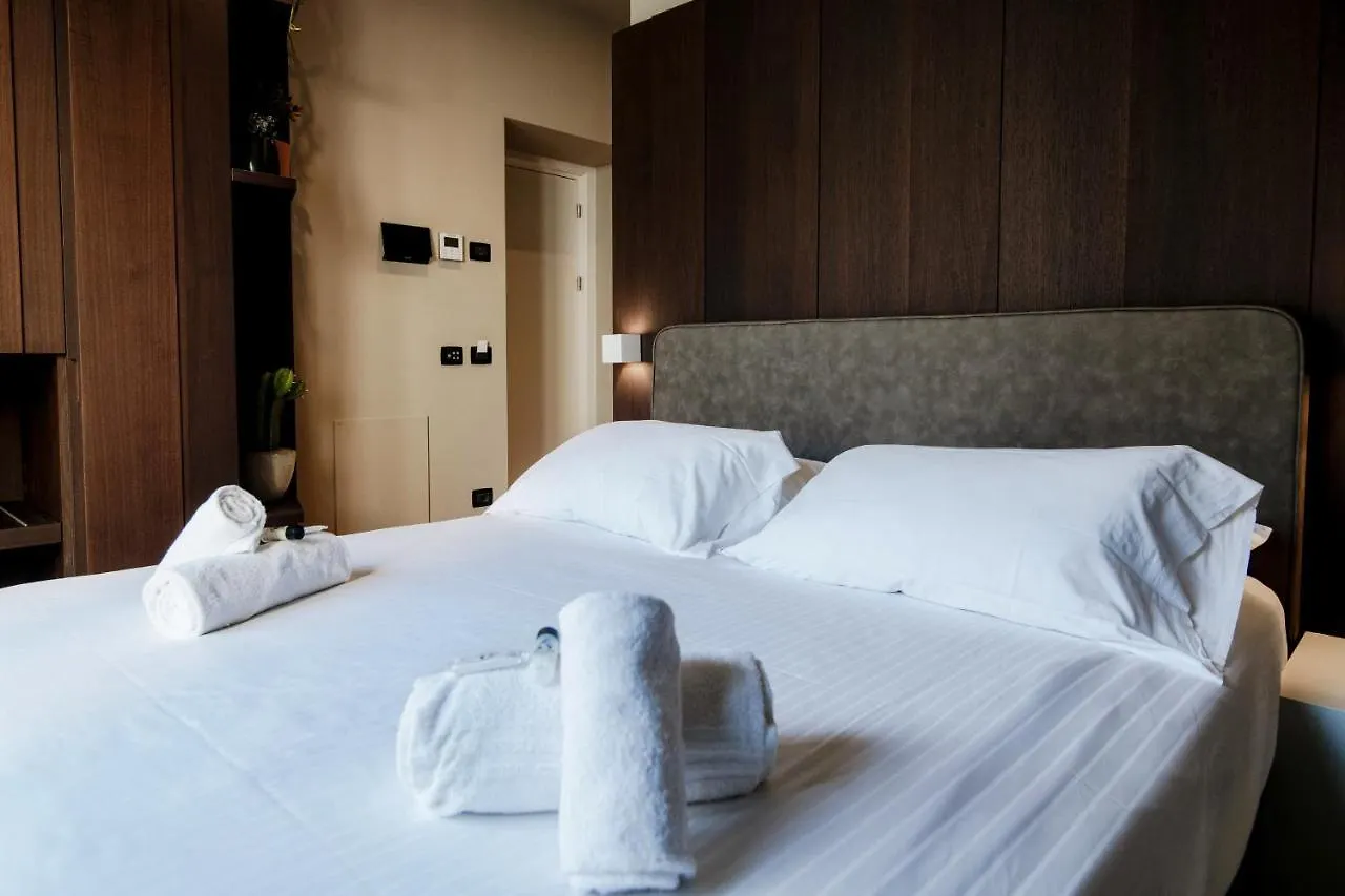 Ama 18 Rooms - The House Of Travelers- Côme Italie