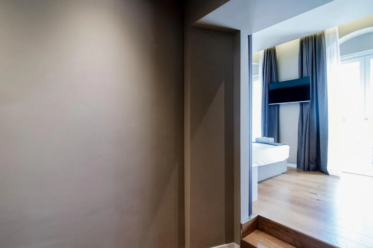 Ama 18 Rooms - The House Of Travelers- Como Guest house