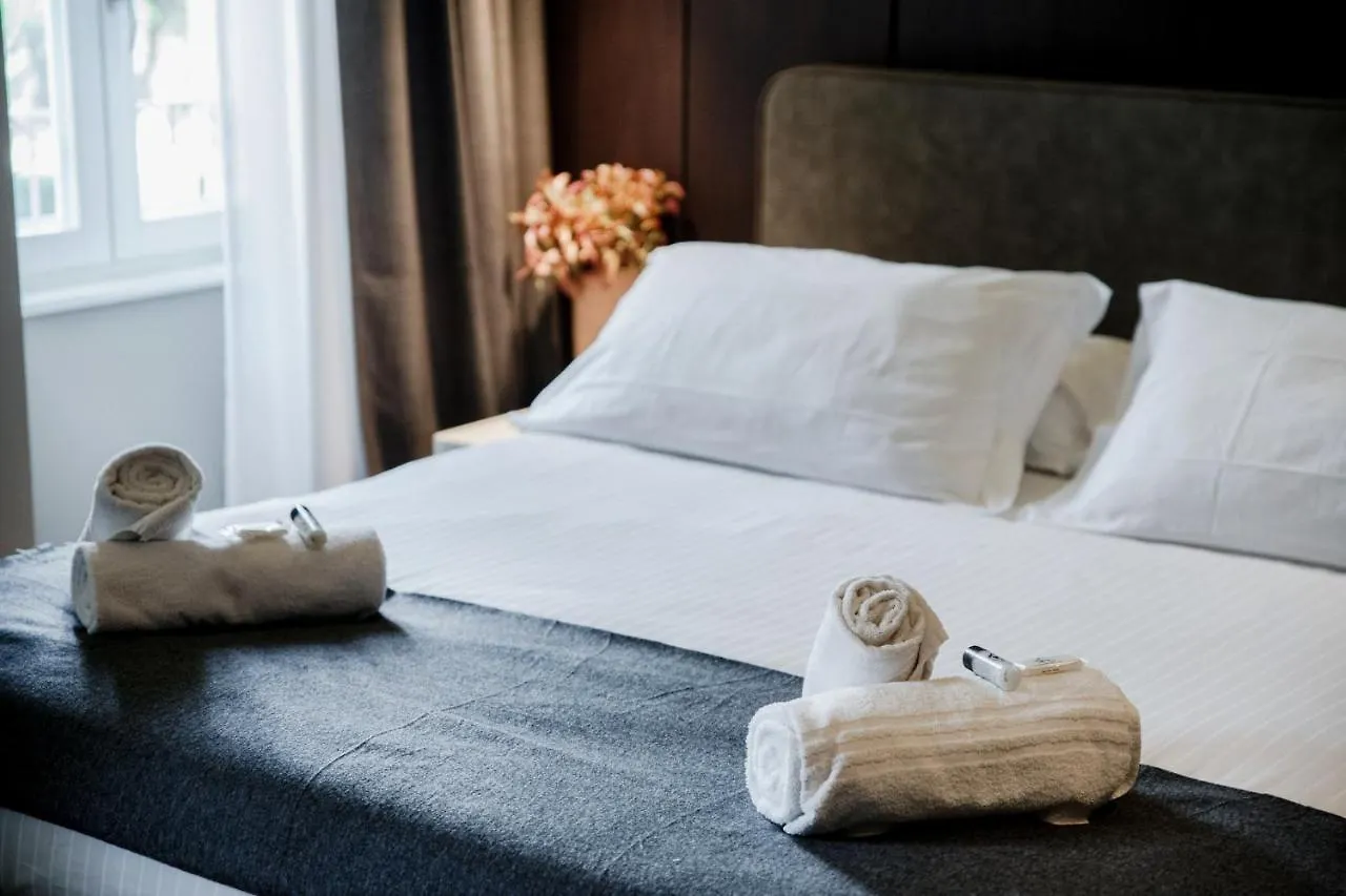 Ama 18 Rooms - The House Of Travelers- Como